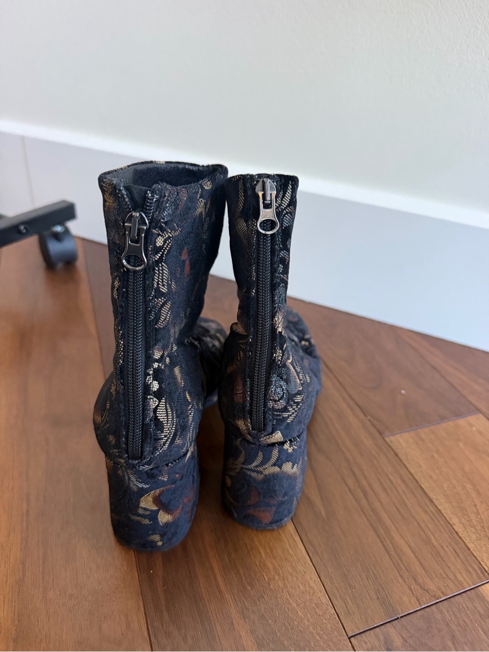 L'Intervalle Made in Spain Velvet Brocade Block Heel Booties Size 40/9 9.5 - Picture 7 of 14
